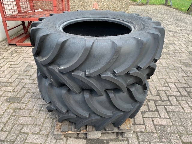 Vredestein 480-65R28 1 (5).jpg